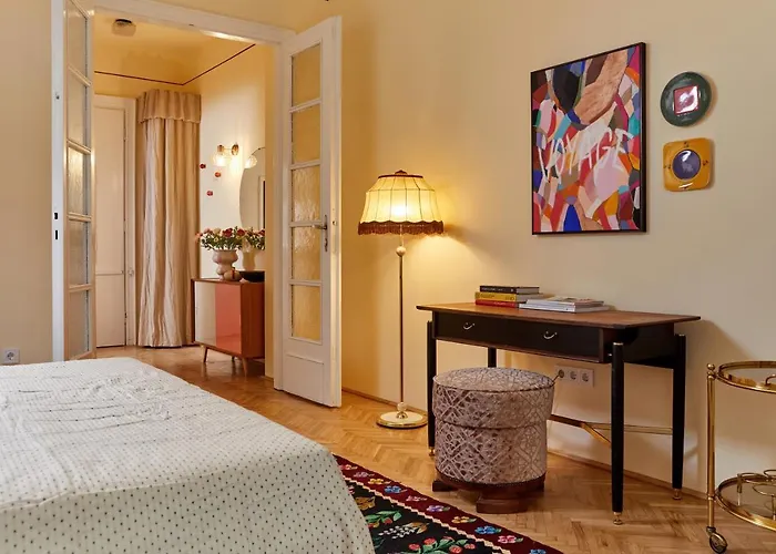 Asboth 221 Cozy Center Apartment